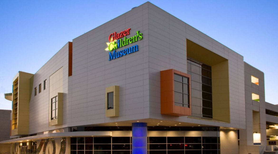 glazer-childrens-museum-exterior-illuminated